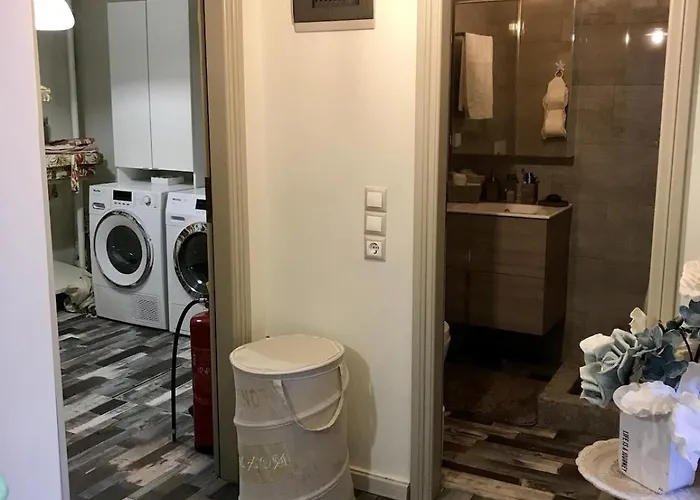 Helios On Golden فيلة